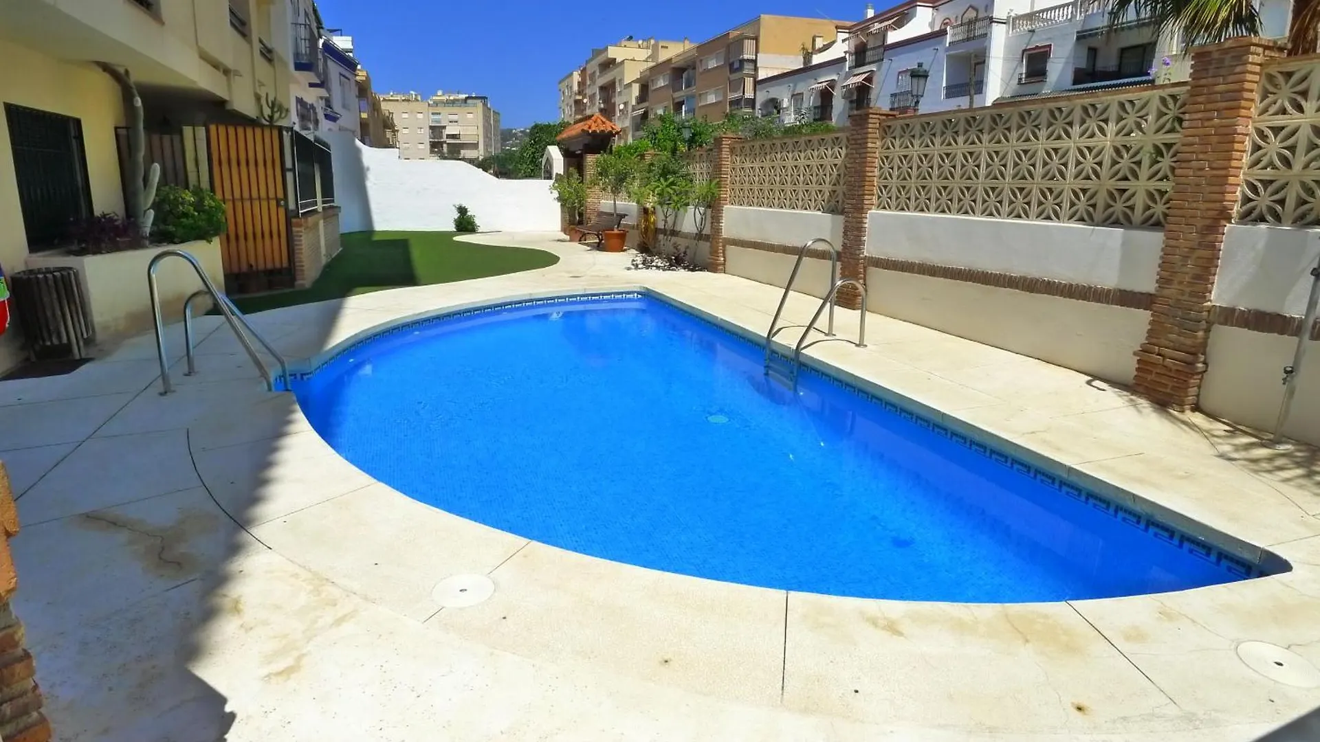 R1364 Cala De Nerja Lägenhet 0*,  Spanien